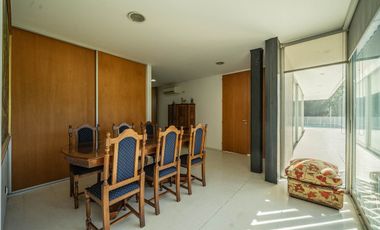 VENTA IMPONENTE CASA 7 AMB.  BARRIO SAN JOAQUIN