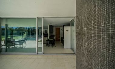 VENTA IMPONENTE CASA 7 AMB.  BARRIO SAN JOAQUIN