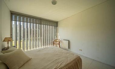 VENTA IMPONENTE CASA 7 AMB.  BARRIO SAN JOAQUIN