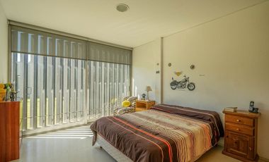 VENTA IMPONENTE CASA 7 AMB.  BARRIO SAN JOAQUIN