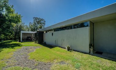 VENTA IMPONENTE CASA 7 AMB.  BARRIO SAN JOAQUIN