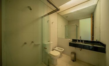 VENTA IMPONENTE CASA 7 AMB.  BARRIO SAN JOAQUIN