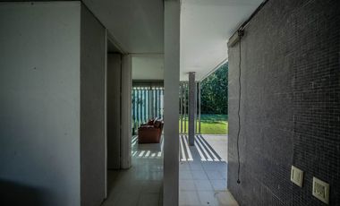 VENTA IMPONENTE CASA 7 AMB.  BARRIO SAN JOAQUIN