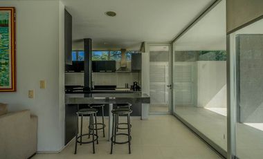 VENTA IMPONENTE CASA 7 AMB.  BARRIO SAN JOAQUIN