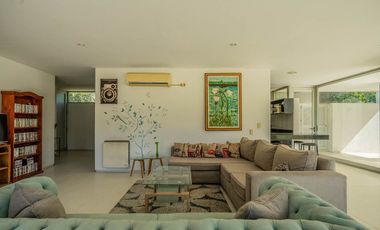 VENTA IMPONENTE CASA 7 AMB.  BARRIO SAN JOAQUIN