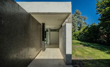 VENTA IMPONENTE CASA 7 AMB.  BARRIO SAN JOAQUIN