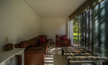 VENTA IMPONENTE CASA 7 AMB.  BARRIO SAN JOAQUIN