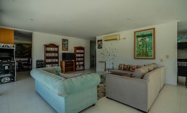 VENTA IMPONENTE CASA 7 AMB.  BARRIO SAN JOAQUIN