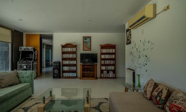 VENTA IMPONENTE CASA 7 AMB.  BARRIO SAN JOAQUIN