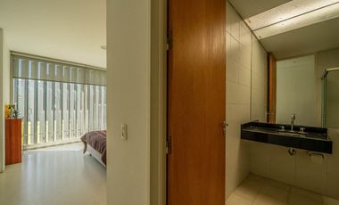 VENTA IMPONENTE CASA 7 AMB.  BARRIO SAN JOAQUIN