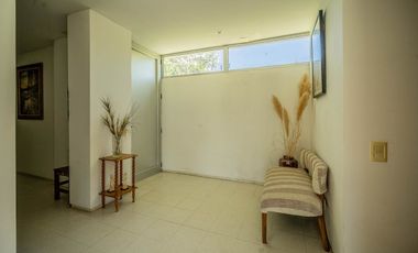 VENTA IMPONENTE CASA 7 AMB.  BARRIO SAN JOAQUIN