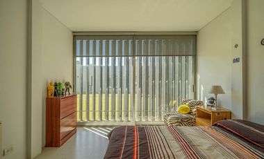 VENTA IMPONENTE CASA 7 AMB.  BARRIO SAN JOAQUIN