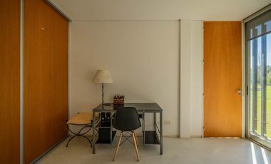 VENTA IMPONENTE CASA 7 AMB.  BARRIO SAN JOAQUIN