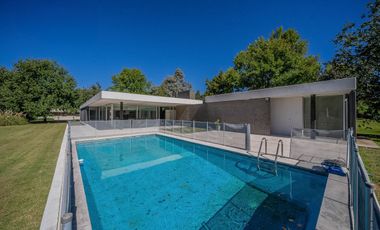 VENTA IMPONENTE CASA 7 AMB.  BARRIO SAN JOAQUIN