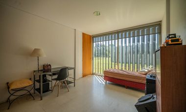 VENTA IMPONENTE CASA 7 AMB.  BARRIO SAN JOAQUIN