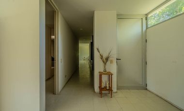 VENTA IMPONENTE CASA 7 AMB.  BARRIO SAN JOAQUIN