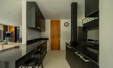 VENTA IMPONENTE CASA 7 AMB.  BARRIO SAN JOAQUIN