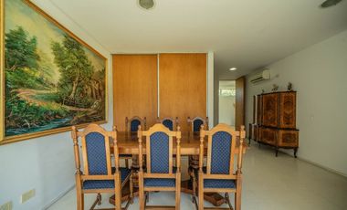 VENTA IMPONENTE CASA 7 AMB.  BARRIO SAN JOAQUIN