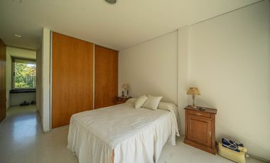 VENTA IMPONENTE CASA 7 AMB.  BARRIO SAN JOAQUIN