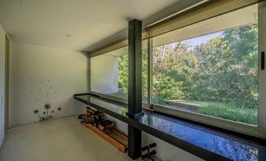 VENTA IMPONENTE CASA 7 AMB.  BARRIO SAN JOAQUIN