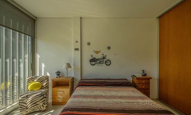 VENTA IMPONENTE CASA 7 AMB.  BARRIO SAN JOAQUIN