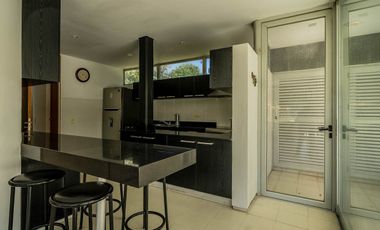 VENTA IMPONENTE CASA 7 AMB.  BARRIO SAN JOAQUIN
