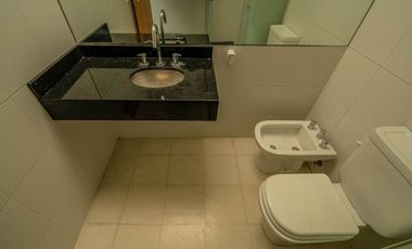VENTA IMPONENTE CASA 7 AMB.  BARRIO SAN JOAQUIN