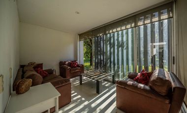 VENTA IMPONENTE CASA 7 AMB.  BARRIO SAN JOAQUIN