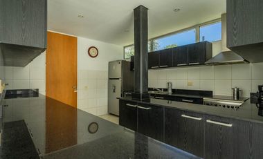 VENTA IMPONENTE CASA 7 AMB.  BARRIO SAN JOAQUIN