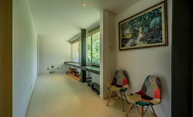 VENTA IMPONENTE CASA 7 AMB.  BARRIO SAN JOAQUIN