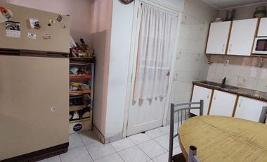 Casa 4 ambientes con garage-quincho y gran parque