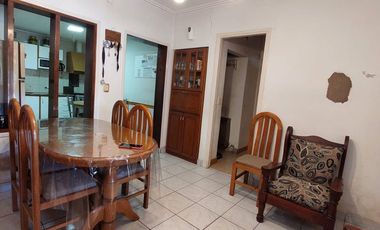 Casa 4 ambientes con garage-quincho y gran parque