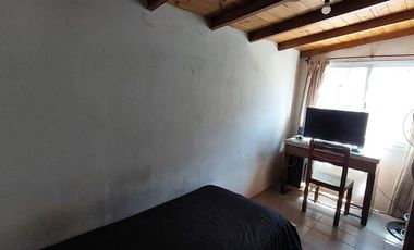 Casa 4 ambientes con garage-quincho y gran parque