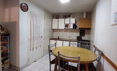 Casa 4 ambientes con garage-quincho y gran parque