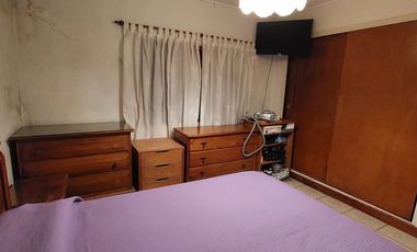 Casa 4 ambientes con garage-quincho y gran parque