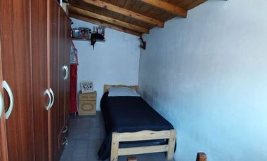 Casa 4 ambientes con garage-quincho y gran parque