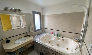 Preciosa casa en venta en la paz de Parque Sakura