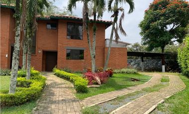 CASA CAMPESTRE EN UNIDAD CERRADA