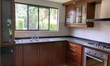 CASA CAMPESTRE EN UNIDAD CERRADA