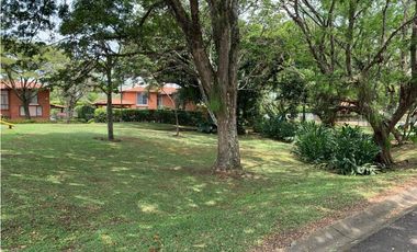 CASA CAMPESTRE EN UNIDAD CERRADA