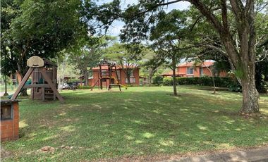 CASA CAMPESTRE EN UNIDAD CERRADA