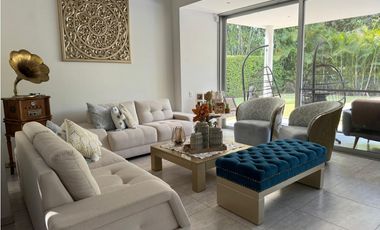 CASA MODERNA CON PISCINA Y JACUZZI