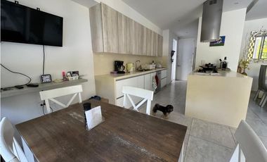 CASA MODERNA CON PISCINA Y JACUZZI