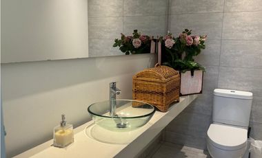 CASA MODERNA CON PISCINA Y JACUZZI