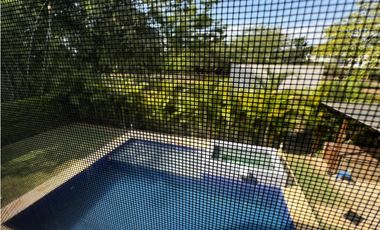 CASA MODERNA CON PISCINA Y JACUZZI