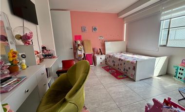 CASA MODERNA CON PISCINA Y JACUZZI