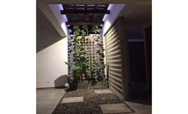 CASA CON PISCINA EN LA MORADA.