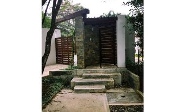 CASA CON PISCINA EN LA MORADA.