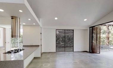CASA CON PISCINA EN LA MORADA.