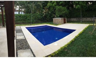 CASA CON PISCINA EN LA MORADA.